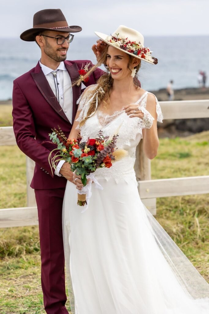 Lucie et Judicaël pendant leurs photos de couple à la Pointe du Diable, La Réunion
